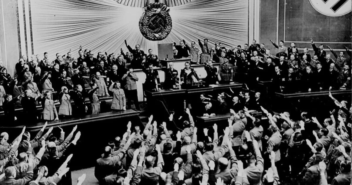 Le salut nazi, un geste lourd de sens Articles Les as de l