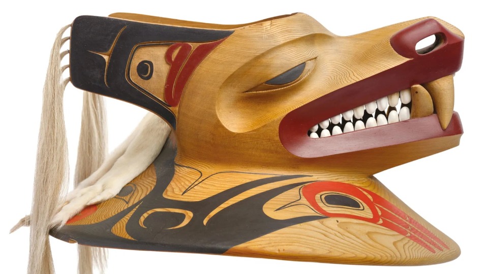 Les clans sont présents dans beaucoup de nations autochtones au Canada. D’ailleurs, l’exposition Le clan du loup, de l’artiste Dempsey Bob issu des Premières Nations Tahltan et Tlingit en Colombie-Britannique, est présentée au Musée des Beaux-Arts de Montréal jusqu’au 10 septembre 2023.