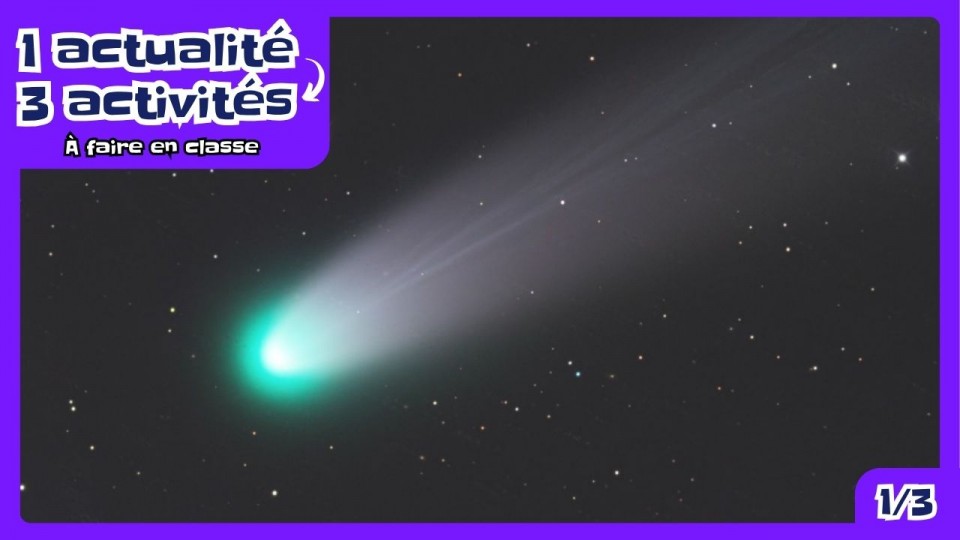 La comète Lemmon, verte avec une traînée lumineuse