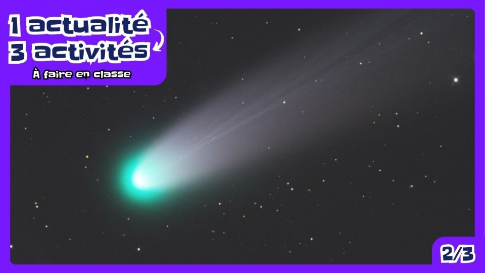 La comète Lemmon, verte avec une traînée lumineuse