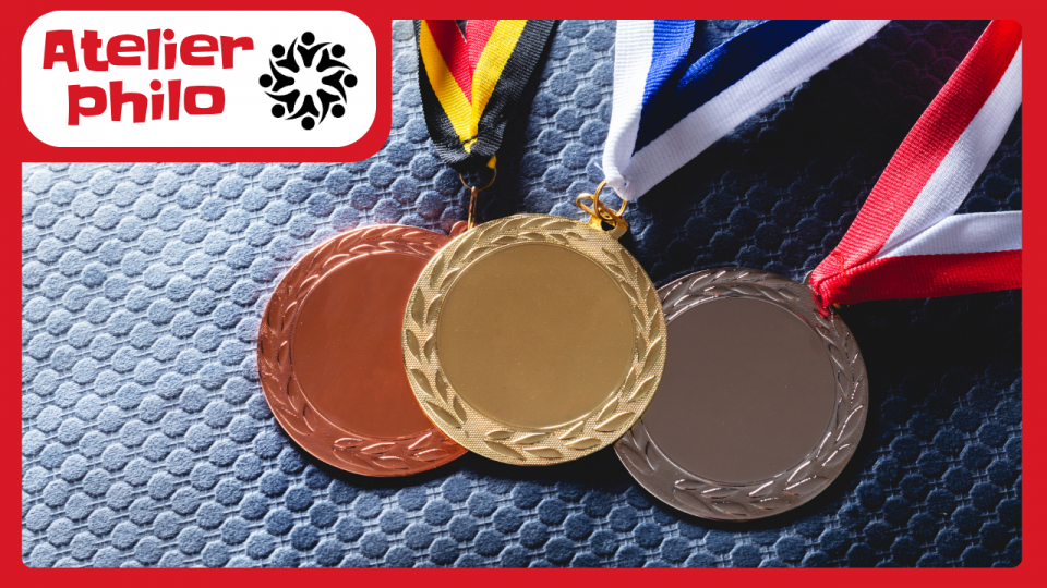 Trois médailles: or, argent et bronze.