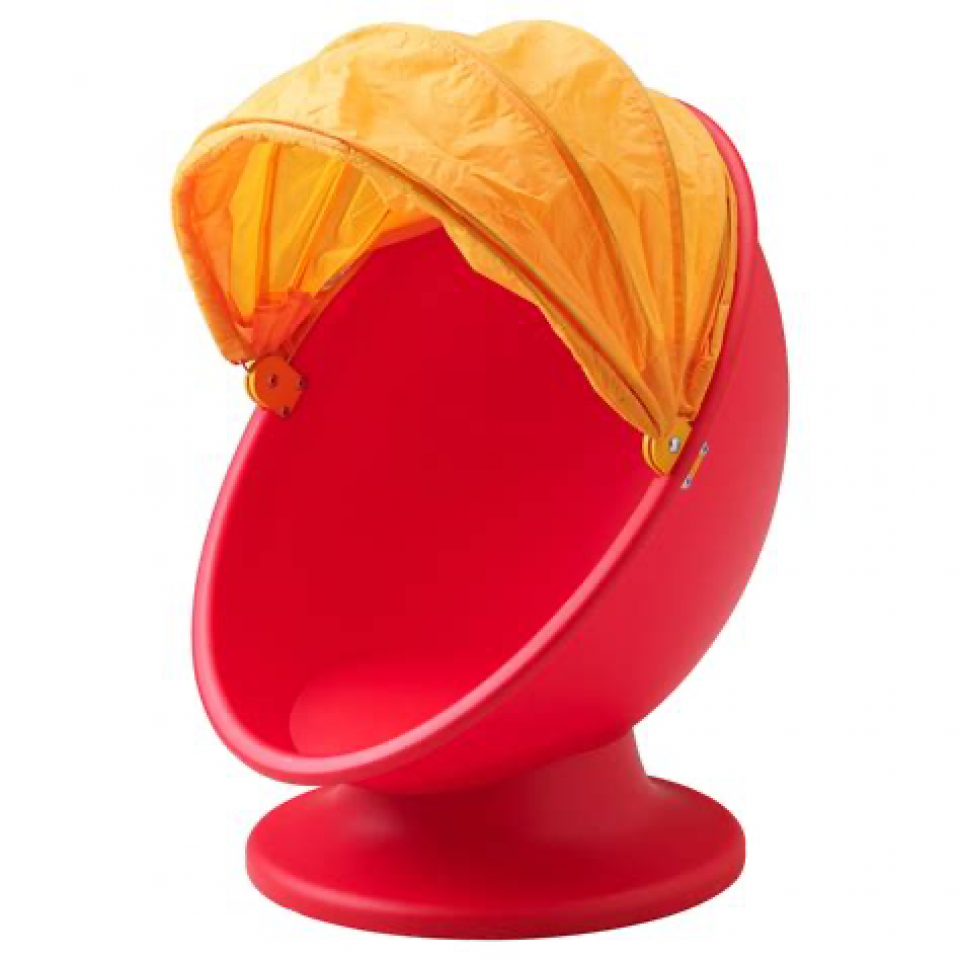 Un banc rouge en forme d'oeuf avec un couvercle jaune fait en papier. L'oeuf peut être refermé.