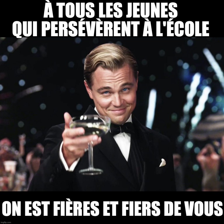 L'acteur américain Léonardo Dicaprio lève son fier avec fierté vers nous. Il est écrit: « À tous les jeunes qui persévèrent à l'école. On est fières et fiers de vous. »