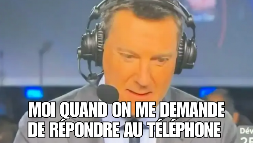 On voit l’animateur de Radio-Canada Patrice Roy qui a l'air sous le choc. Il est écrit: « Moi quand on me demande de répondre au téléphone ».