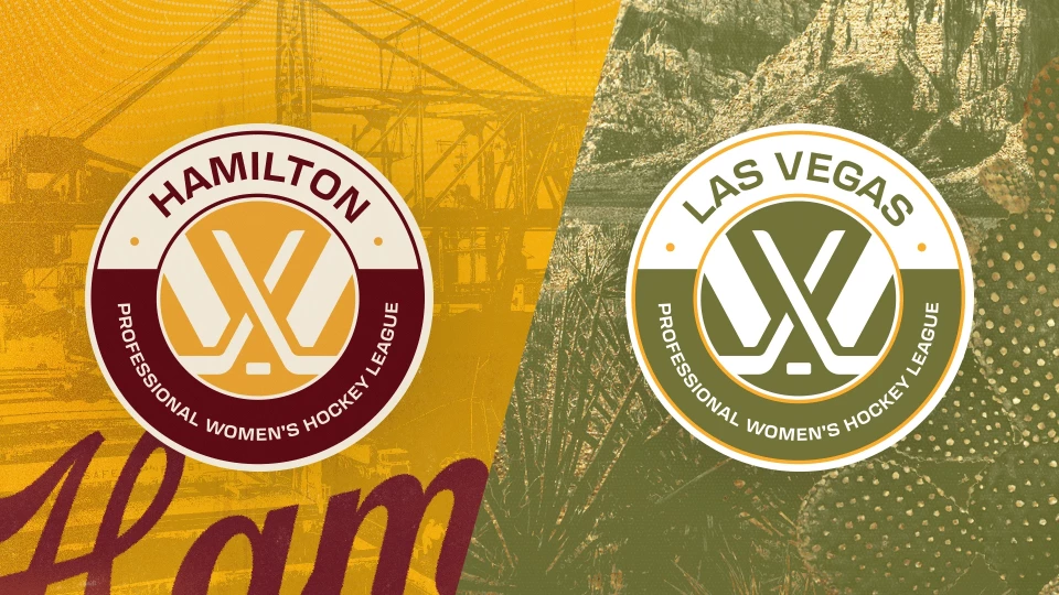 À gauche, le fond est jaune avec une photo colorée. Il y a un cercle entourant un logo qui montre des bâtons de hockey qui se croisent. Il est écrit dans le cercle: Hamilton. Professionnal women's hockey league. En français, ça signifie la ligue professionnelle de hockey féminin. À gauche, le fond est plutôt vert avec une autre photo colorée. Il y a le même genre de cercle avec le logo de bâtons de hockey. Il est écrit dans le cercle: Las Vegas. Professionnal women's hockey league