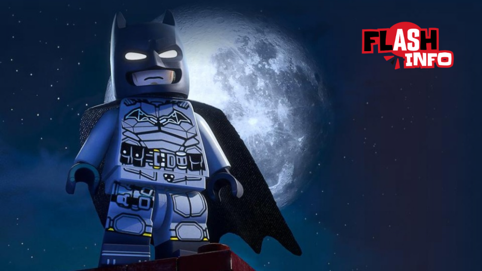 Batman, fait de blocs LEGO, se dresse fièrement, le regard allumé, devant une lune pleine.